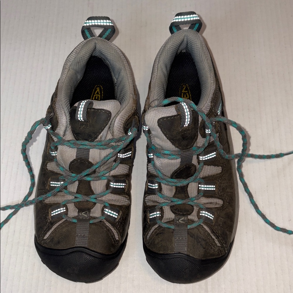 Keen Dry hiking shoes size 6 - runs 1/2 size small